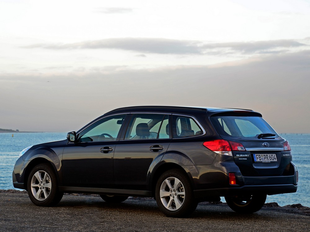 Subaru Outback 2013 — экстерьер, фото 2
