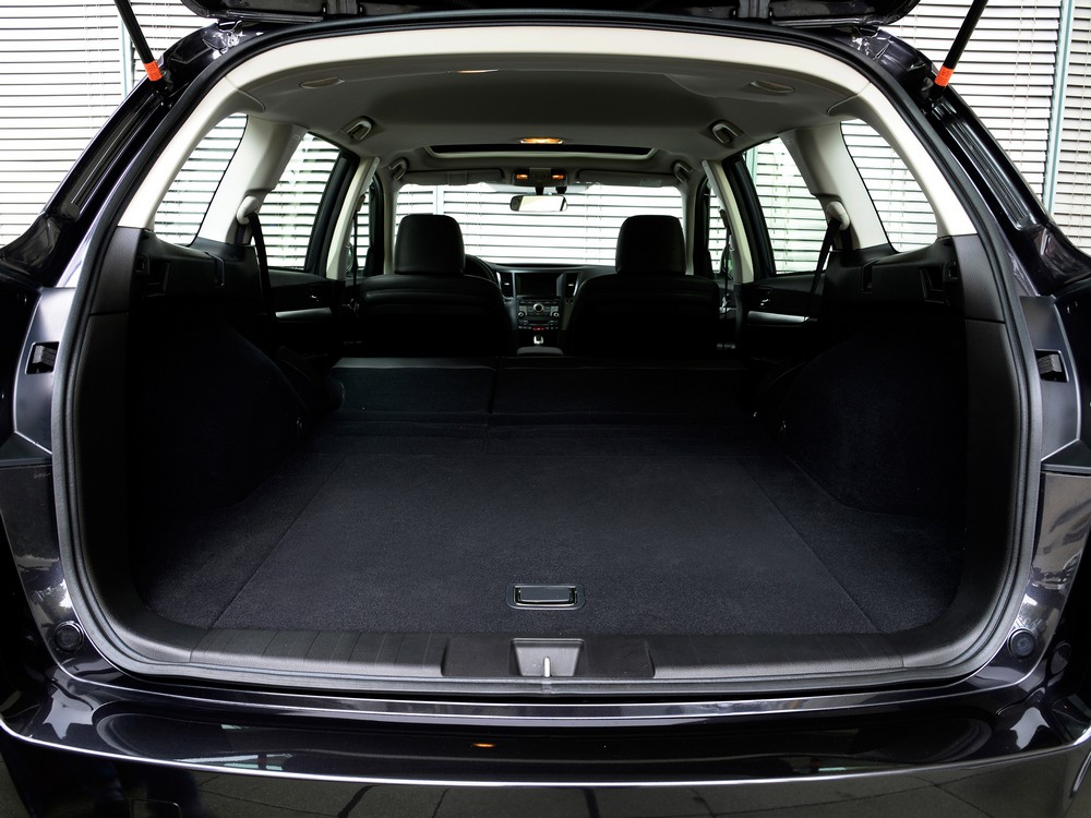 Subaru Outback 2013 — интерьер, багажник, фото